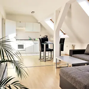 Apartment Kuschelige Dachgeschosswohnung Am Clarapark Leipzig